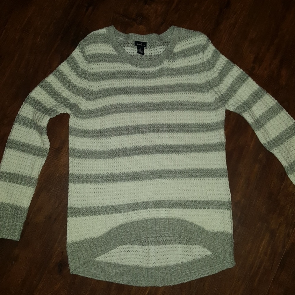 RUE 21 SWEATER